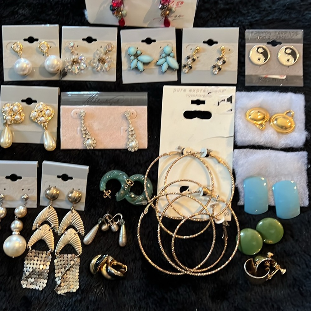 Bundle 20 prs. Ladies Earrings